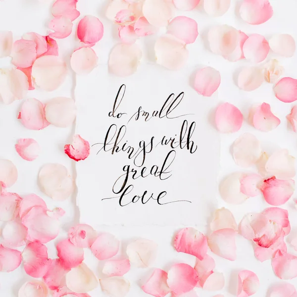 Inspirerende citaat gemaakt met kalligrafie en bloemmotief — Stockfoto