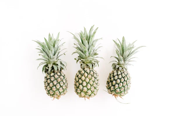 Ananas na bílém pozadí — Stock fotografie