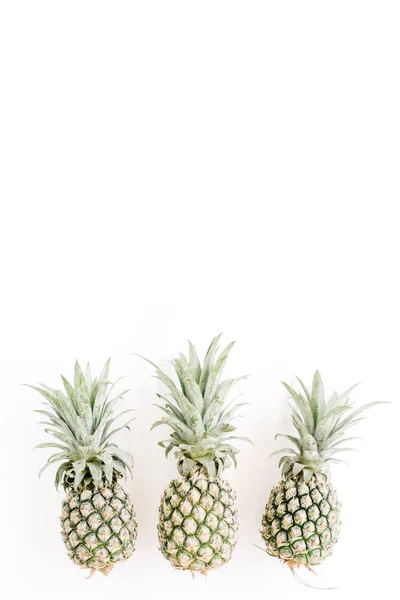 Ananas na bílém pozadí — Stock fotografie