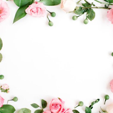 Pembe ve bej gül yapılmış yuvarlak çerçeve