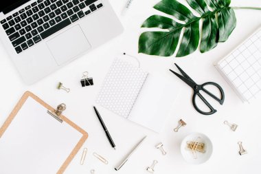 dizüstü bilgisayar ile Office çalışma alanı