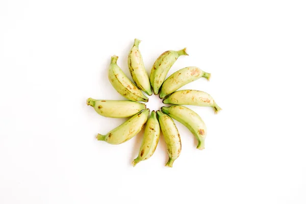 Бананы на белом фоне — стоковое фото