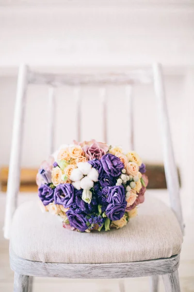 Bukiet ślubny fioletowy — Zdjęcie stockowe