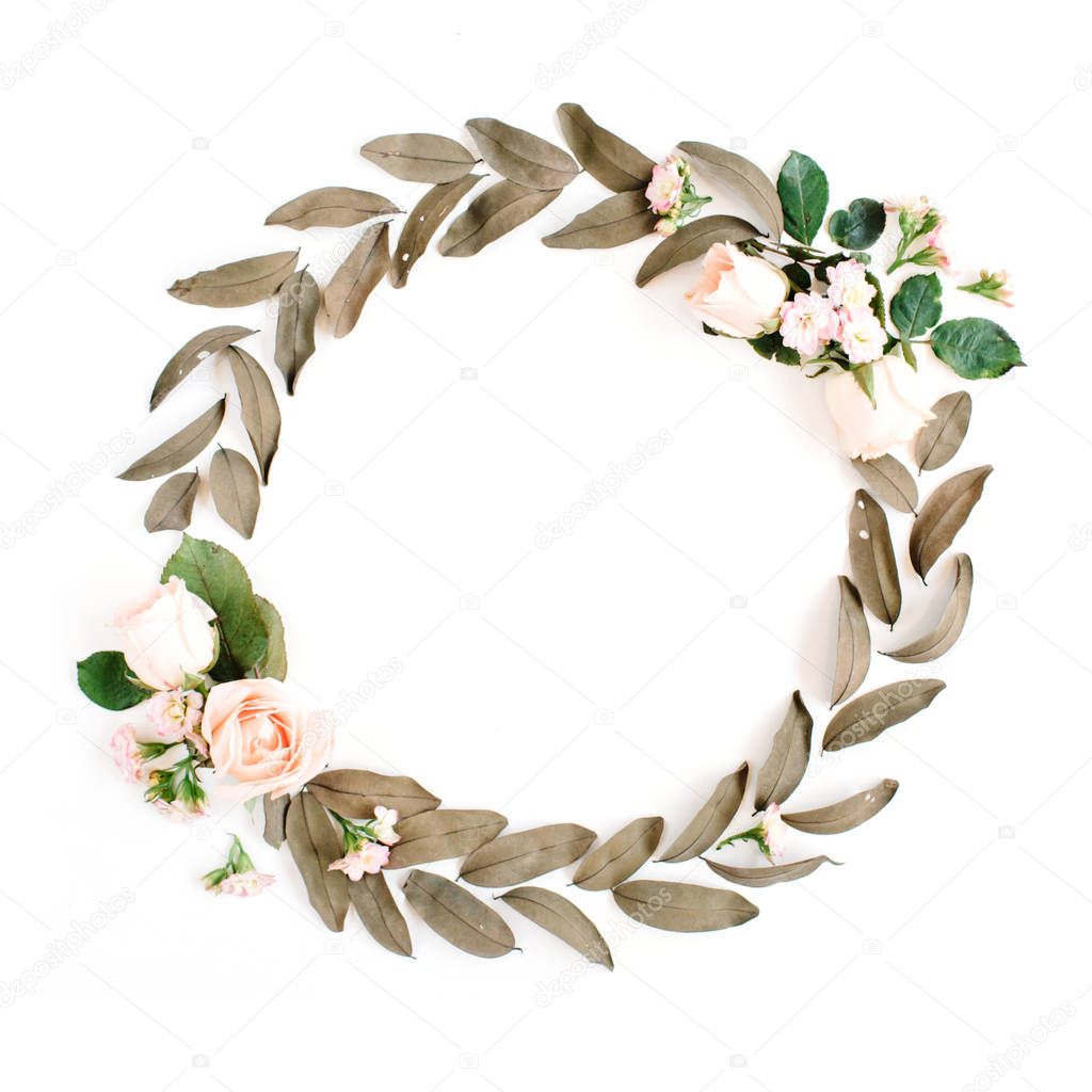 Round frame wreath with roses and dried leaves 