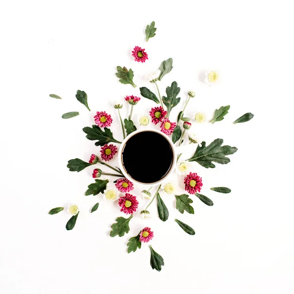 Tazza di caffè e fiori selvatici composizione — Foto Stock