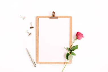 Clipboard mock up and pink rose flower