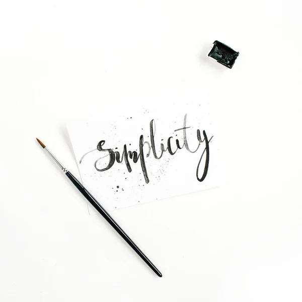 Minimalistisk elegant komposition med ordet enkelhet — Stockfoto