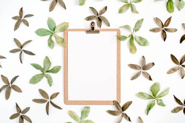 Pano ve çiçek desenli