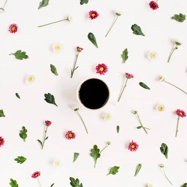 Xícara de café e padrão floral — Fotografia de Stock