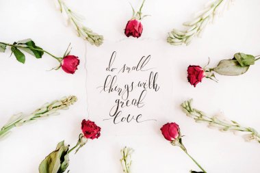 Kırmızı güller çerçevesi ile ilham alıntı 