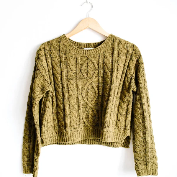 Groene vrouwelijke trui — Stockfoto