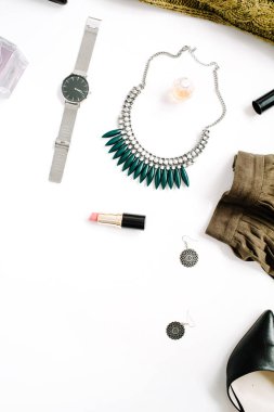 Bayan giyim ve aksesuarları