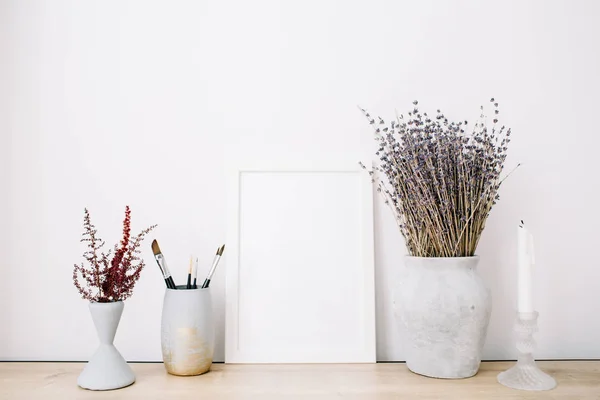 Photo frame with lavender bouquet — Stock Photo, Image