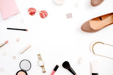 Kadın pembe özgü aksesuarlar