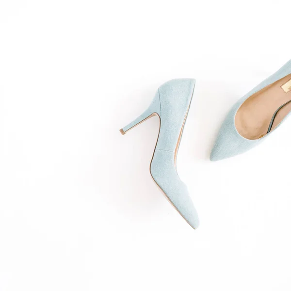 Zapatos femeninos azules pálidos — Foto de Stock