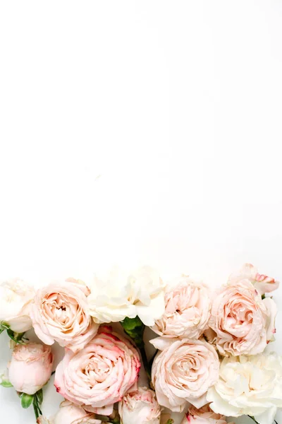 Composición de flores con rosas beige — Foto de Stock