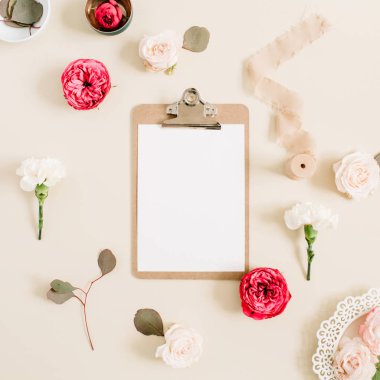 boş pano ile çerçeve çiçek