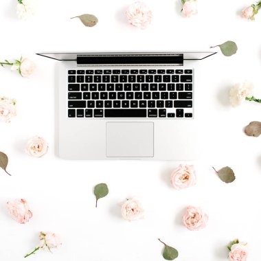Laptop ve çiçek deseni 