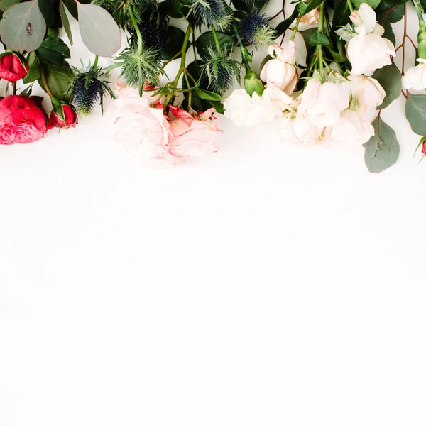 Flores rosas rojas y beige — Foto de Stock