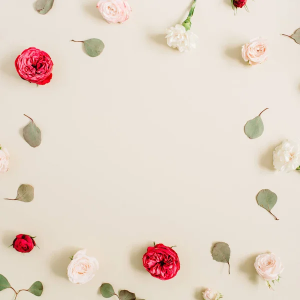 Padrão de rosas bege e vermelho — Fotografia de Stock