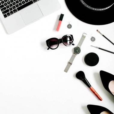  Bilgisayarlı ofis masası