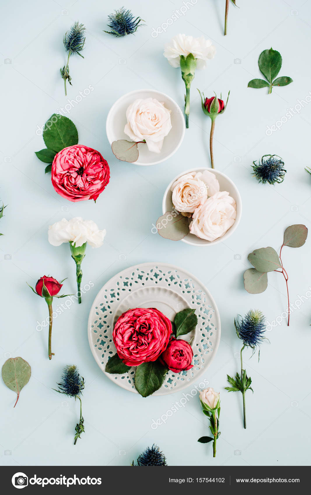 Dessin De Fleurs De Roses Rouges Et Beiges Photographie