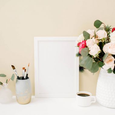 Ev ofis büro boş ekran dizüstü bilgisayar ile