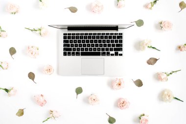Laptop ve çiçek deseni