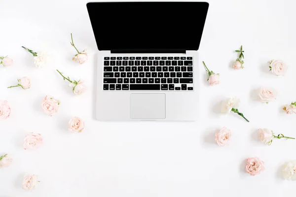Laptop and flowers pattern — Stock Photo, Image