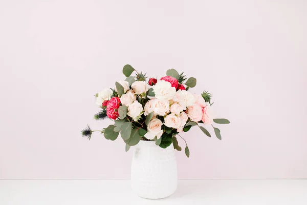 Красиві квіти букет — стокове фото