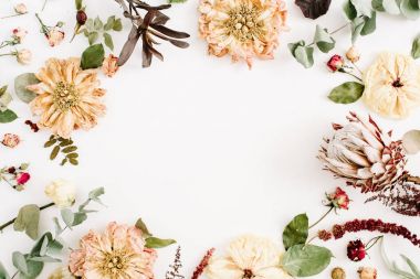 Kurutulmuş çiçekli çerçeve