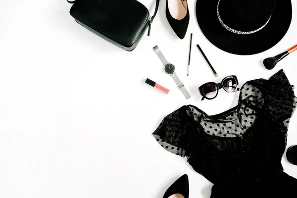 Trendige Mode schwarz gestylte Frauenkleidung — Stockfoto