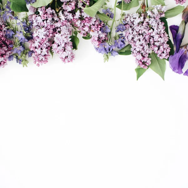 Eflatun çiçekler çiçek desenli