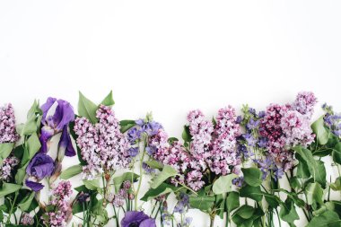 Eflatun çiçekler çiçek desenli