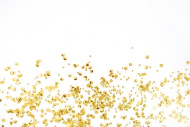 Beyaz zemin üzerine altın konfeti tinsel 