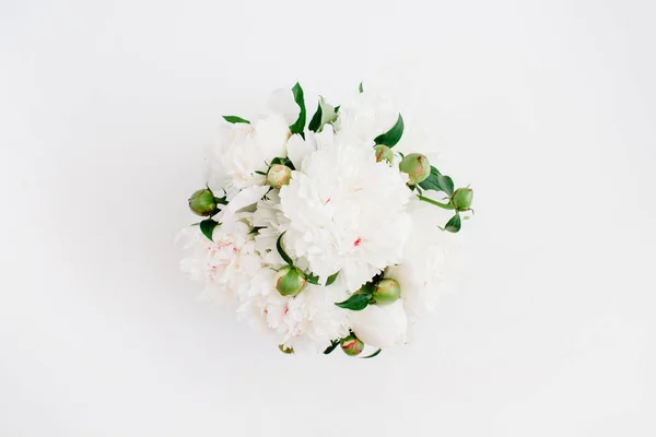 Μπουκέτο με λουλούδια όμορφα λευκές παιώνιες — Φωτογραφία Αρχείου