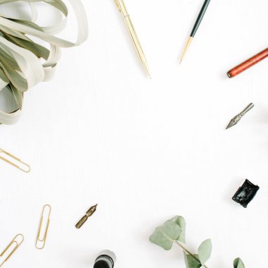 Metin için alanı olan çiçek çerçevesi