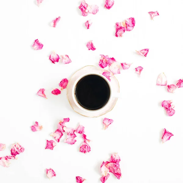 Cup of coffee and pink rose petals — Stock Photo, Image