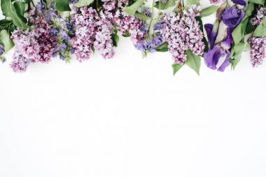 Eflatun çiçekler çiçek desenli