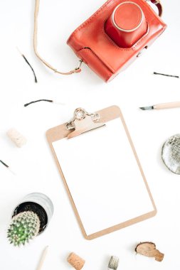 Pano boş kağıt, retro kamera, etli, el yapımı sanat için araçları ile