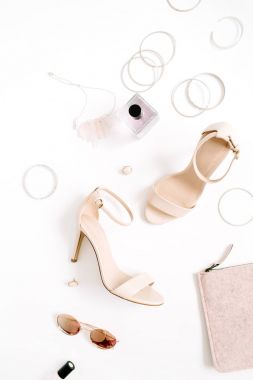 Yüksek topuklu ayakkabılar ve aksesuarlar kolaj