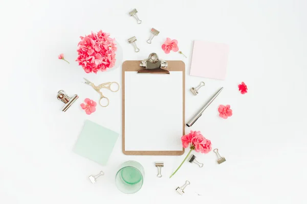 Clipboard with copy space for text, red flowers, accessories — Stock Photo, Image