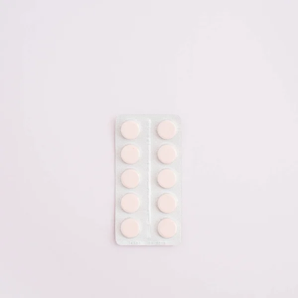 Medicine pills on pink background — Stock Photo, Image