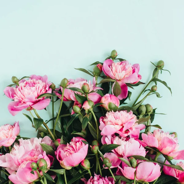 Hermoso ramo de flores de peonías rosas — Foto de Stock