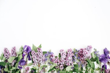 Eflatun çiçekler çiçek desenli