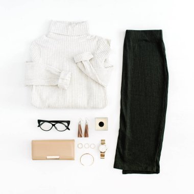 Kadınlar modern moda kıyafetler ve aksesuarlar
