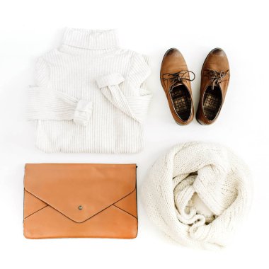 Kadınlar modern moda kıyafetler ve aksesuarlar