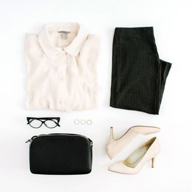 Kadınlar modern moda kıyafetler ve aksesuarlar
