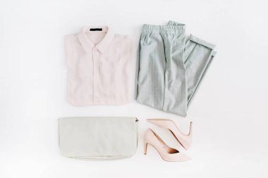 Kadınlar modern moda kıyafetler ve aksesuarlar