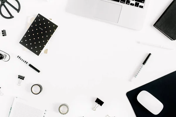 Creative office desk table — Stock Photo, Image